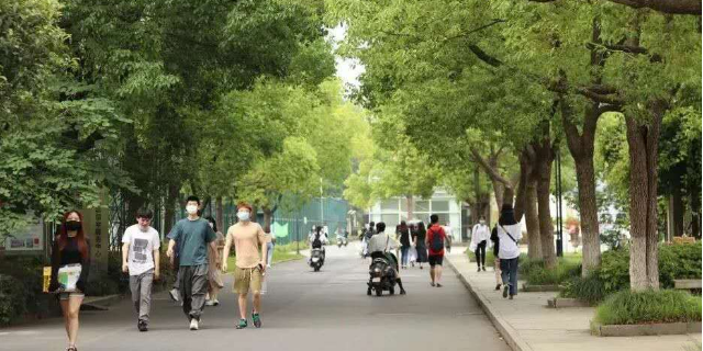 那些中专学校好些,幼师专业