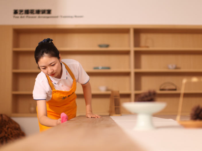 请家政保洁小时工打扫阳台价格,大扫除