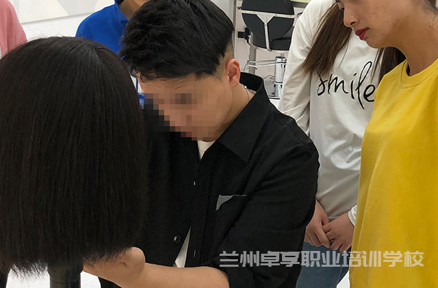 兰州卓享彩妆学费,卓享