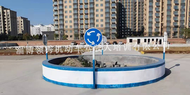 淄博体育场附近驾校培训,驾校