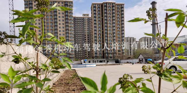 淄博体育场附近驾校培训,驾校